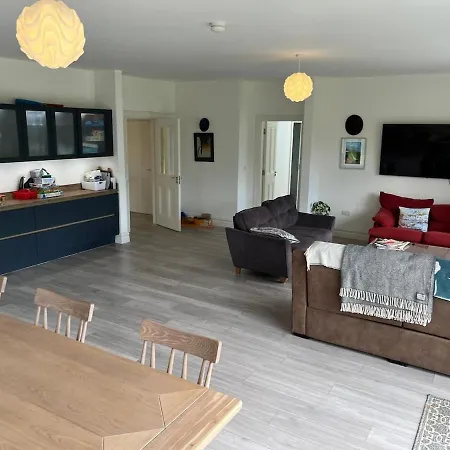 Entire 4 Bedroom Brand New With Sea Views Semesterbostad *