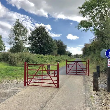 Entire 4 Bedroom Brand New With Sea Views 度假居 邓加文