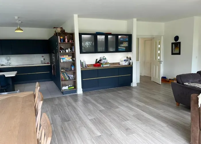 Semesterbostad Entire 4 Bedroom Brand New With Sea Views