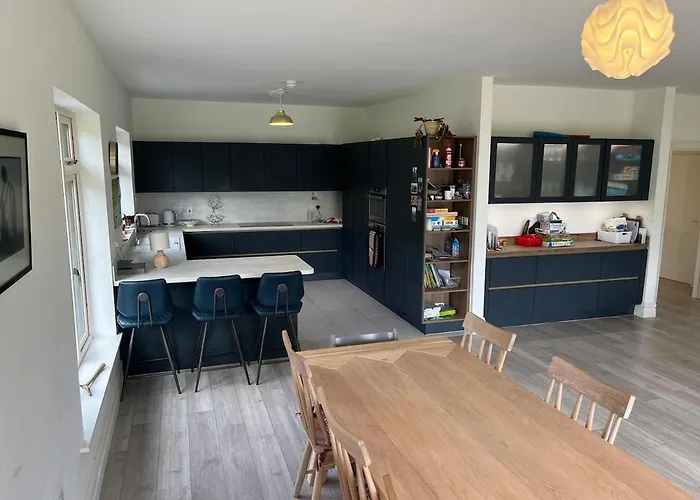 Entire 4 Bedroom Brand New With Sea Views Semesterbostad *