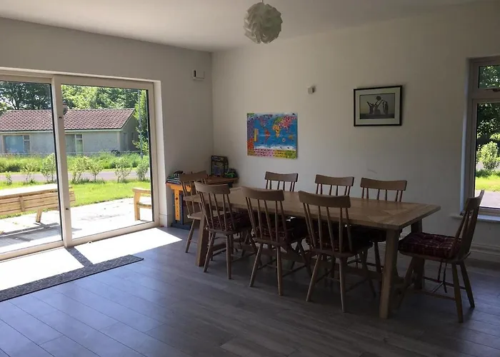 Entire 4 Bedroom Brand New With Sea Views Дангарван