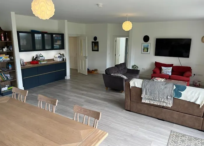 Entire 4 Bedroom Brand New With Sea Views Semesterbostad *