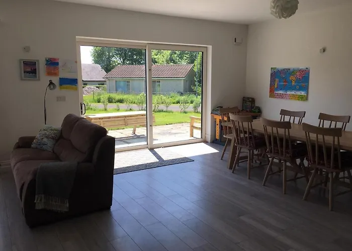 Semesterbostad Entire 4 Bedroom Brand New With Sea Views *