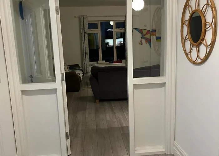 Semesterbostad Entire 4 Bedroom Brand New With Sea Views